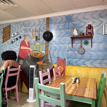 La Casa Del Mofongo - Inside tables - Caribbean Near Me - West Palm Beach, Florida