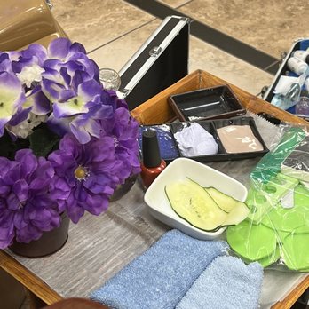 Ninety's Nails - Set up - Nail Salons Near Me - Traverse City, Michigan