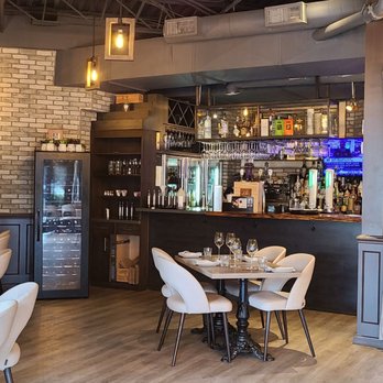 Cento40 Trattoria - the interior of the restaurant - Italian Near Me - Vaughan, Ontario Cento40 Trattoria - the interior of the restaurant - Italian Near Me - Vaughan, Ontario