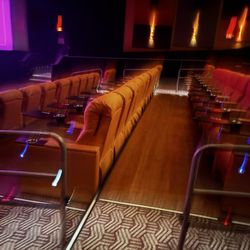Showcase SuperLux Chestnut Hill - Inside the theatre