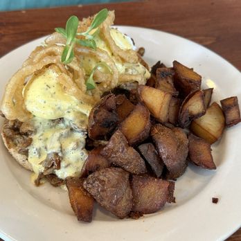 Pop Over Eatery - Benny of the Week - Breakfast & Brunch Near Me - Simsbury, Connecticut