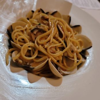 Caffe Di Notte - Linguini with clam sauce - Italian Near Me - Sunset, Florida Caffe Di Notte - Linguini with clam sauce - Italian Near Me - Sunset, Florida