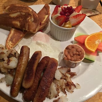 Planet Oeuf - Déjeuner du roi, saucisses, Œufs, patates, pains dorée, fruits, fève, pain croutée et le fameux sirop d'érable pur. - Breakfast & Brunch Near Me - Montreal, Quebec Planet Oeuf - Déjeuner du roi, saucisses, Œufs, patates, pains dorée, fruits, fève, pain croutée et le fameux sirop d'érable pur. - Breakfast & Brunch Near Me - Montreal, Quebec