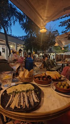 Croissant Show by null