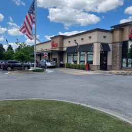 ows the outside of a chick - fil's restaurant