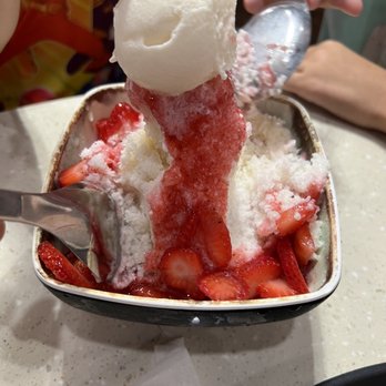 Meet Fresh - Strawberry shaved ice - Bubble Tea Near Me - Honolulu, Hawaii Meet Fresh - Strawberry shaved ice - Bubble Tea Near Me - Honolulu, Hawaii