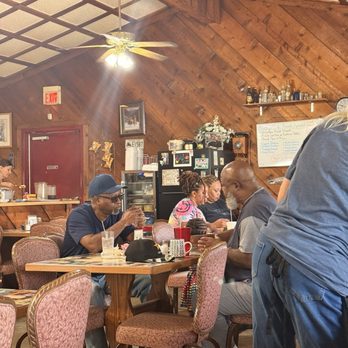 Lucky's Cafe - Breakfast & Brunch Near Me - Pine Bluff, Arkansas Lucky's Cafe - Breakfast & Brunch Near Me - Pine Bluff, Arkansas