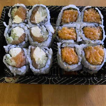 Akino - Regular rolls (spicy salmon and Philadelphia) - Sushi Bars Near Me - Elmhurst, New York