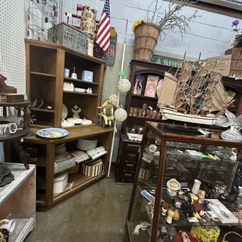 Peddlers Junktion - Antiques Near Me - Laurel, Mississippi