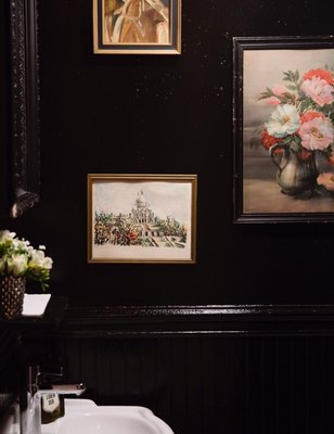 Daphne European Skincare & Sugaring Studio by null