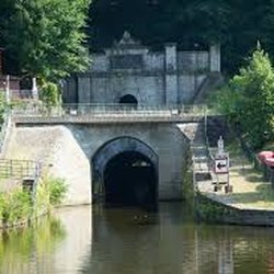 Kanubasis - Weilburger Schifffahrtstunnel und Einstieg Bootsverleih