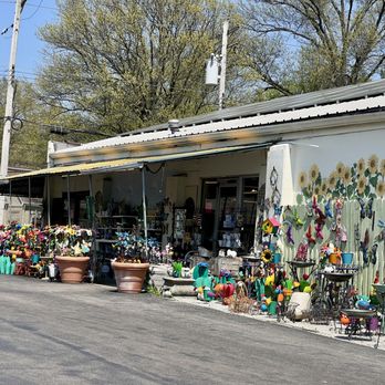Pipkin's Fruit & Vegetable Market - outside - Farmers Market Near Me - Cincinnati, Ohio Pipkin's Fruit & Vegetable Market - outside - Farmers Market Near Me - Cincinnati, Ohio