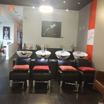 Leelou Salon and Spa - Wash station - Hair Salons Near Me - Miami, Florida
