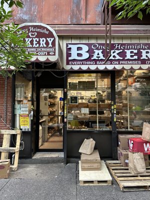 Oneg Bakery by null