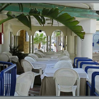 Hotel Playa Victoria - Speisebereich mit Durchgang zum Bad im Hotel - Hotels Near Me - Cádiz, California