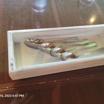 Rigo - Spoon settings - Spanish Near Me - Honolulu, Hawaii