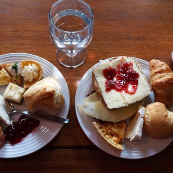 Södertuna Slott - Afternoon tea on Valentine's Day - Hotels Near Me - Gnesta, D