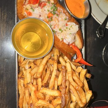 Gretel - Lobster Roll - Cocktail Bars Near Me - Chicago, Illinois