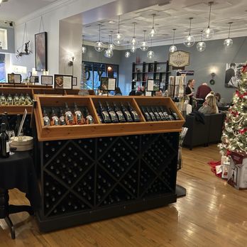 August Hill Winery Tasting Room - Wine Tasting Room Near Me - Utica, Illinois August Hill Winery Tasting Room - Wine Tasting Room Near Me - Utica, Illinois