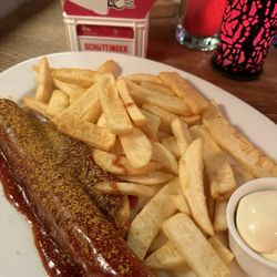 Schüttinger Gasthausbrauerei - ... die "kleine" Currywurst ...