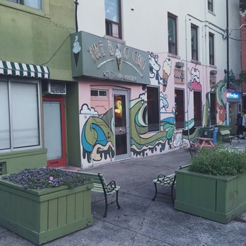 The Big Chill - Patio for customers and children - Ice Cream & Frozen Yogurt Near Me - Toronto, Ontario