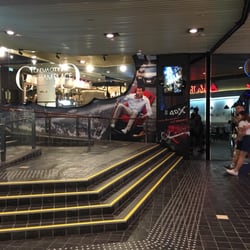 Cinema City 朗豪坊 - Mall entrance