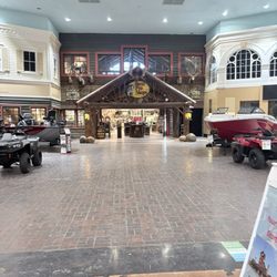 Fingerlakes Mall - Bass pro shops