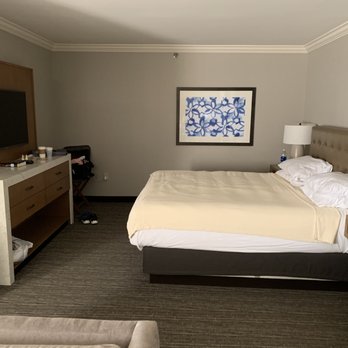 Hyatt Regency Valencia - King bed and roomy area - Hotels Near Me - Valencia, California Hyatt Regency Valencia - King bed and roomy area - Hotels Near Me - Valencia, California