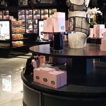 Victoria's Secret & PINK - Lingerie Near Me - Honolulu, Hawaii