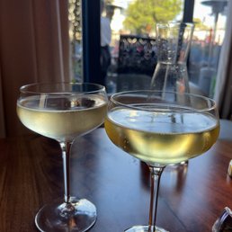 Two Italian sparklers, both good. Two Italian sparklers, both good.