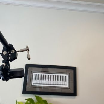 Briana Lyn Studios - overhead camera for keyboard training for students online - Musical Instruments & Teachers Near Me Briana Lyn Studios - overhead camera for keyboard training for students online - Musical Instruments & Teachers Near Me