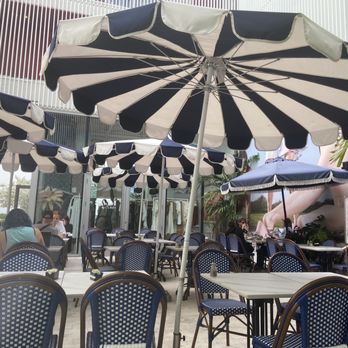 Crema Gourmet - Outdoor patio - Breakfast & Brunch Near Me - Miami Beach, Florida