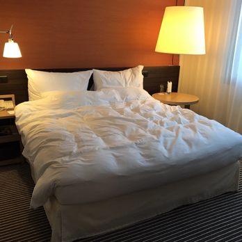 Hôtel InterContinental - King bed for suite room - Hotels Near Me - Geneva, GE
