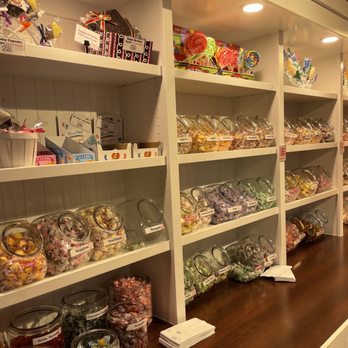 Lazy Dog Chocolateria - a wide selection of sweets - Ice Cream & Frozen Yogurt Near Me - Grass Valley, California