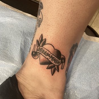 The Cat Tattoos - Traditional mom heart tattoo - Tattoo Near Me - Las Vegas, Nevada