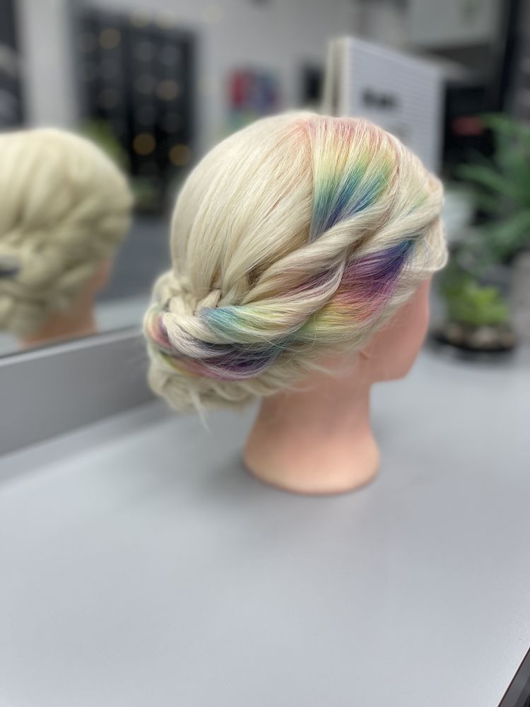 HAIR ARTISTS Updated September 2024 103 Photos 55 Town St