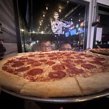 600 Degrees - This 24" pizza is crazy - Bars Near Me - Round Rock, Texas