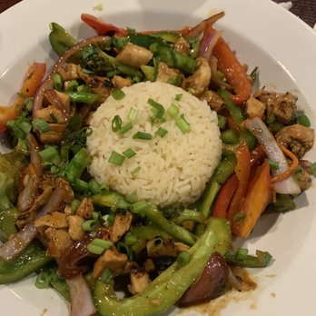 Woodbridge Social - chicken stir fry - American Near Me - Woodbridge, Connecticut Woodbridge Social - chicken stir fry - American Near Me - Woodbridge, Connecticut