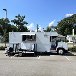 Lunch Box - Food truck selling quarter pound hot dogs