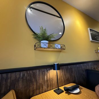 Wehunts Select Burguer - Inside - Salad Near Me - Cumming, Georgia