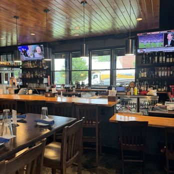 1885 Grill - Bar area - Seafood Near Me - Acworth, Georgia