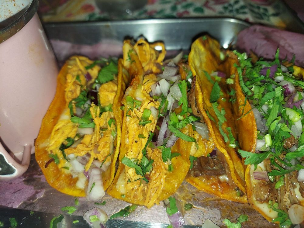 Food from Pinkys Tacos