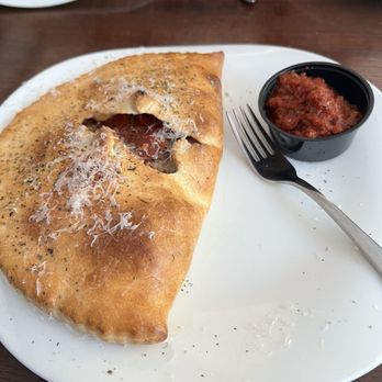 Sauce on the Side - Meat Me in St. Louie - Pizza Near Me - St. Louis, Missouri Sauce on the Side - Meat Me in St. Louie - Pizza Near Me - St. Louis, Missouri