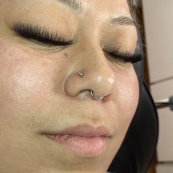 Demi Lash - Closer look at the wispy set.