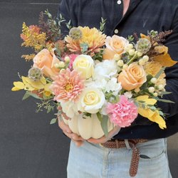 Novapetal - Uptown Autumn flower arrangement