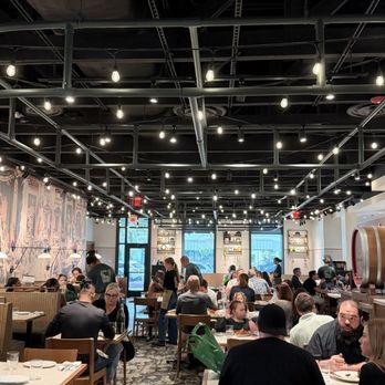 Piccolo Buco by Cooper's Hawk - Main dining room - Wine Bars Near Me - Tampa, Florida