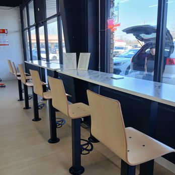 Center Point Coin Laundry - Work station with power as well as wifi - Laundromat Near Me - Centerton, Arkansas
