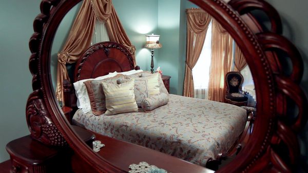 1897 Beekman House Bed and Breakfast by null