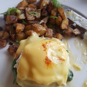 Doc Morgan's Pub & Restaurant - Amazing Benedict Florentine, super flavourful hashrowns. - Seafood Near Me - Bowen Island, British Columbia