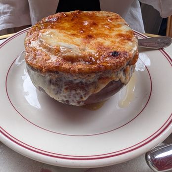Le Diplomate - Onion soup - Brasseries Near Me - Washington, DC, District of Columbia